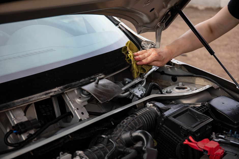 Auto glass technician replacing a windshield on a vehicle in South Texas